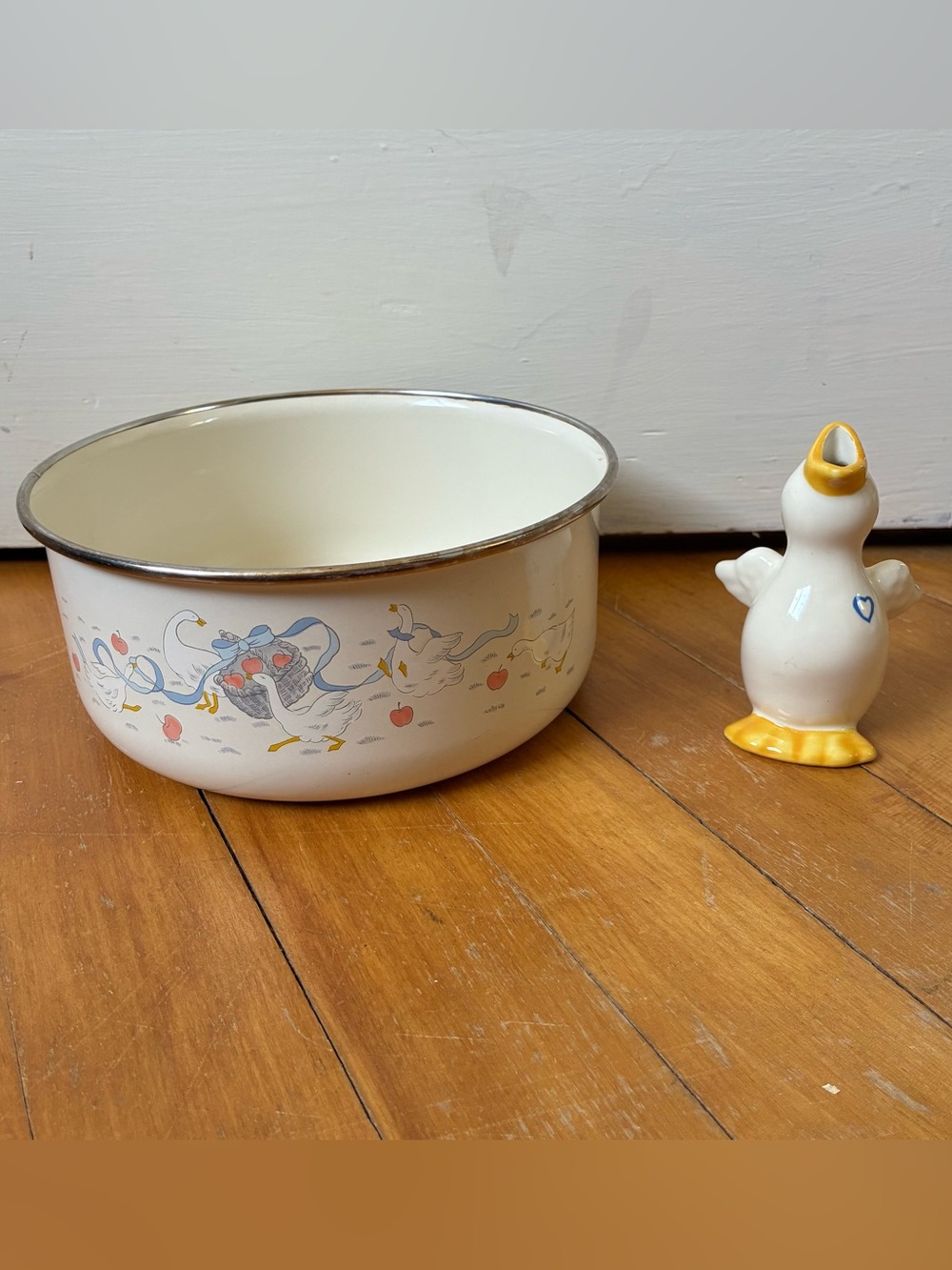 Vtg Country Marmalade Geese White Enamel Bowl Pie Vent Goose Bird Cottagecore